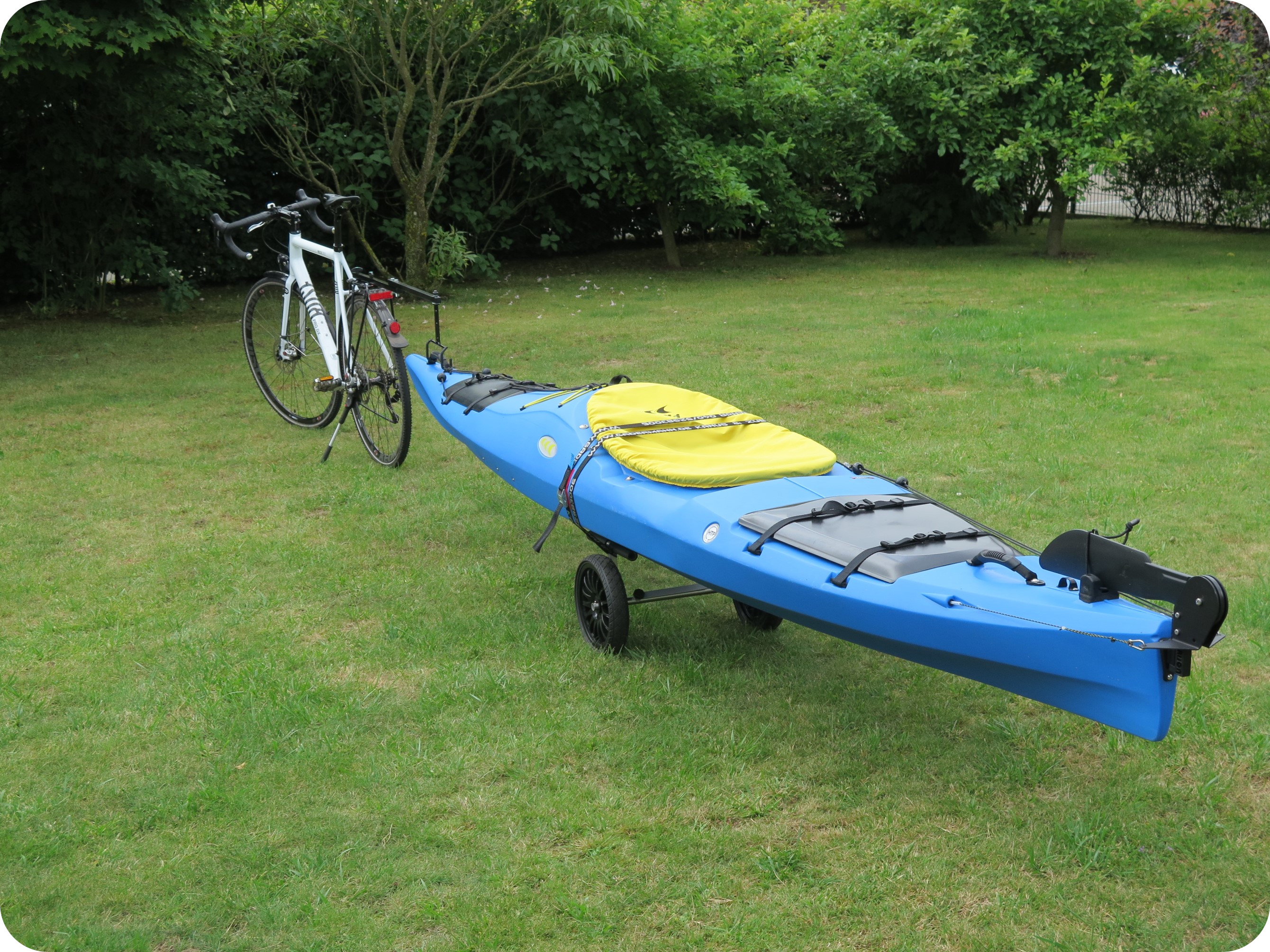 Kajakanhänger mit Bootswagen und Kajak